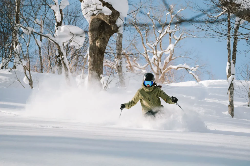 Skier carving through powder snow captured with Nikon Z8 ski photography settings